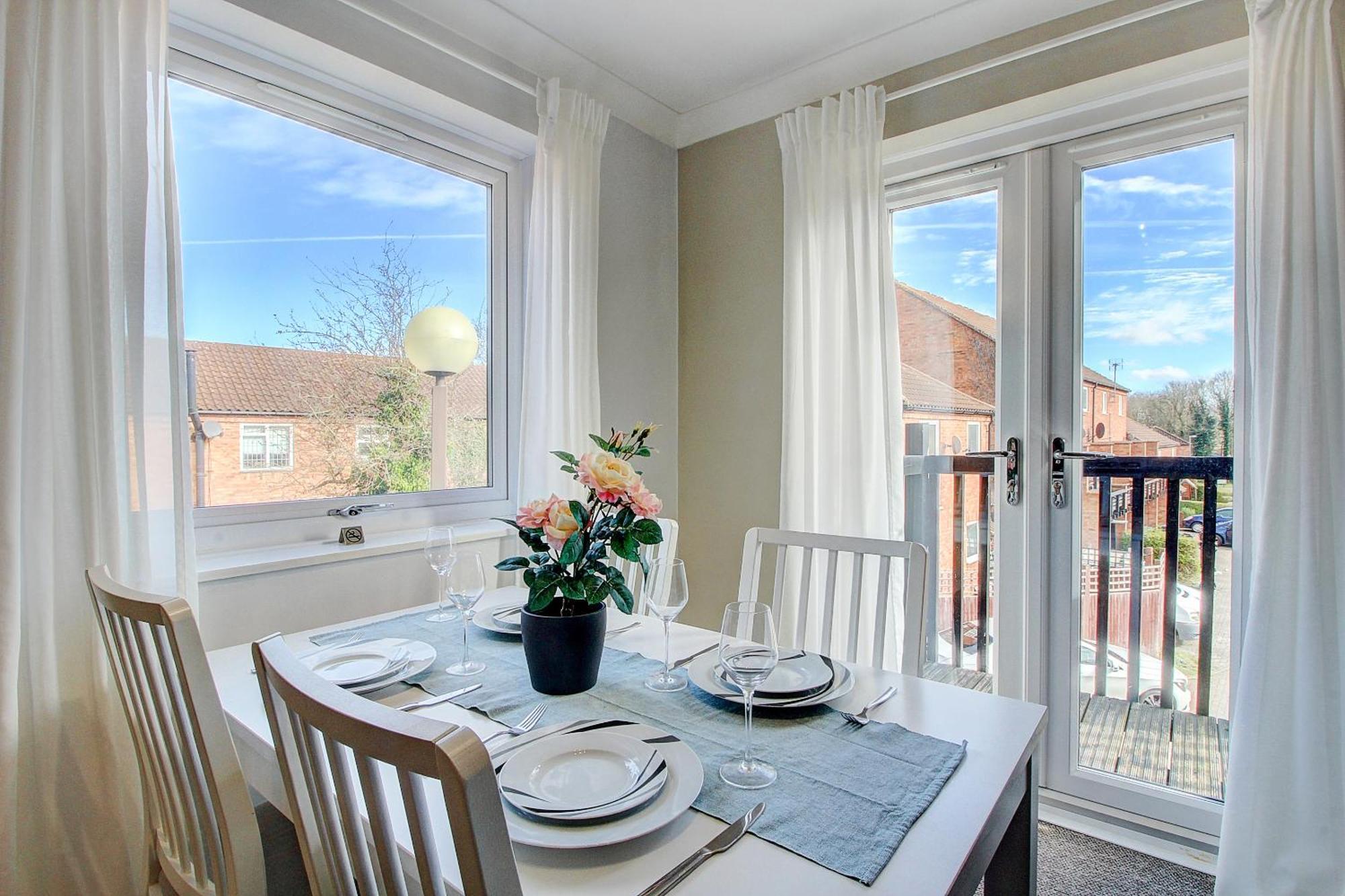 2 Minutes From Mk Central By Car- 2 Bed Apartment - 2 Free Parking Spaces- Hosted By Stayinmk Milton Keynes Eksteriør billede